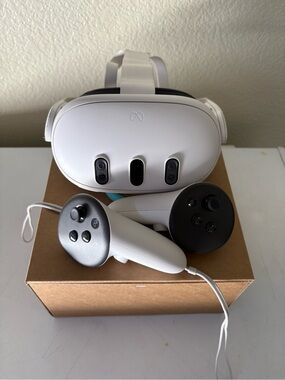 Meta Quest 3 VR Headset with Controllers - White